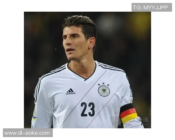 足球明星14号的传奇之路与辉煌成就全景回顾 足球明星14号的传奇之路与辉煌成就全景回顾